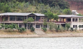 Hồ Đồng Đò là khu vực có nhiều công trình vi phạm đất rừng phòng hộ nhất tại huyện Sóc Sơn.