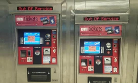 Các máy bán vé tự động bị hack.