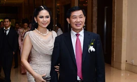 Bố mẹ chồng Hà Tăng.