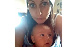 Rebecca Oldham và con trai James. Ảnh: Mirror