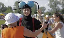 Kỳ lạ lễ hội... muỗi thường niên ở Nga