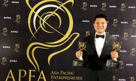 Ông Lý Anh Duy Quang - Thành viên HĐQT Tập đoàn GreenFeed nhận giải thưởng Doanh nghiệp xuất sắc và Doanh nhân xuất sắc khu vực Châu Á – Thái Bình Dương 2019 