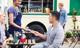 Công nghệ thanh toán không tiếp xúc đang không ngừng chuyển dịch cách thức thanh toán tại điểm ăn uống, mua sắm, du lịch