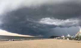  Hình ảnh đám mây khổng lồ trên biển Sầm Sơn ngày 3/8