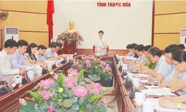 Đồng chí Nguyễn Đình Xứng, Phó Bí thư Tỉnh ủy, Chủ tịch UBND tỉnh phát biểu tại hội nghị.