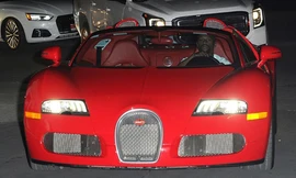 Mayweather lái siêu xe, mừng chiến thắng ở CLB thoát y