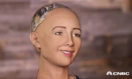Robot Sophia nhún nhảy như người trên đôi chân mới