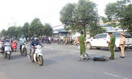 Tin nóng 24h: Tài xế ôtô tông văng cảnh sát rồi bỏ chạy 