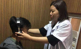 Kiểm tra thính lực cho người lao động tại Viện Sức khỏe nghề nghiệp và môi trường