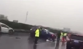 Gần 50 ôtô tan nát trên cao tốc sau tai nạn liên hoàn