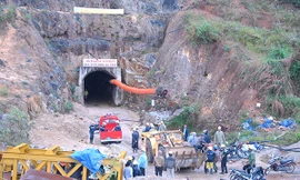 Sập hầm thủy điện tại Lâm Đồng, 12 người mắc kẹt