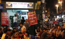 Những vỉa hè sinh ra tiền ở Hà Nội