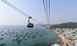 'Ánh sáng cuối đường hầm' của những phận nghèo nơi đảo Ngọc