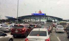 Các trạm thu phí được yêu cầu phải xả trạm nếu ùn tắc kéo dài. Ảnh Internet