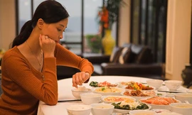 Ngày Tết, đừng để những cuộc nhậu làm bạn quên mất bữa ăn gia đình