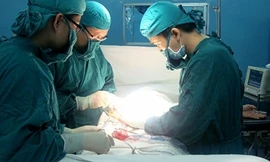 Có không ít quý ông gặp hoạ vì tự ý bơm silicon vào 'cậu nhỏ'. Ảnh minh hoạ