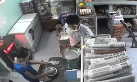 Bị trộm 2 cọc tiền vì vô tình để lộ nơi cất giấu