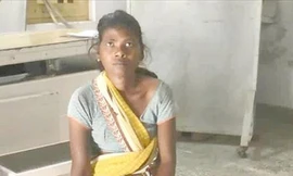 Kỳ lạ người phụ nữ 'sản xuất' cả vốc kim, đinh nhọn trong chân