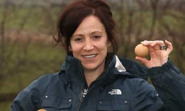 Trứng gà tròn như bóng bàn được trả gần 16 triệu đồng