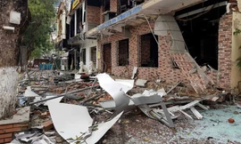 Nổ quán nướng lúc nửa đêm, nhiều nhà liền kề rung chuyển