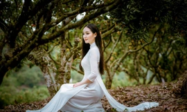 Cô gái sở hữu hai bằng ĐH loại giỏi khoe sắc bên vườn vải