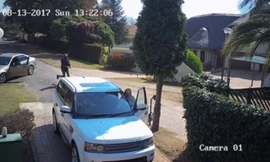 Cặp đôi đi Range Rover phản ứng khó tin khi gặp cướp