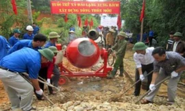 Tuổi trẻ Quảng Ninh tham gia làm đường liên thôn