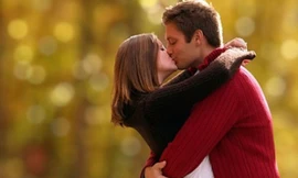 Đàn ông hôn vợ mỗi ngày sẽ sống thọ hơn 5 năm so với những người không làm việc này.