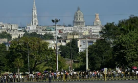 Hàng trăm ngàn người xếp hàng tiễn biệt lãnh tụ Fidel Castro