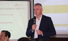 GS.TS Gebhard Hafer, hiệu trưởng trường BBW University of Applied Science (Đức) trình bày tại Hội thảo