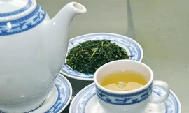 Ngoài tác dụng điều chỉnh nhịp tim, trà xanh (hoặc đỏ) còn giúp lợi tiểu Ảnh: TẤN THẠNH