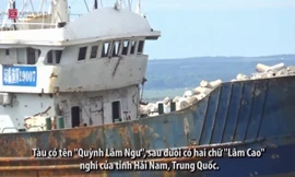 Bên trong tàu lạ trôi dạt trên biển Bình Thuận