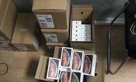 Nhiều thương gia đã sớm khoe kho hàng iPhone XS, XS Max từ cách đây vài ngày.