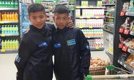 Hai cậu bé Việt Nam dự lễ khai mạc World Cup 2018