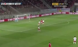 Pha đốt lưới nhà hài hước của Alaba