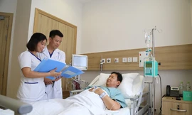 Các bác sĩ Vinmec Hạ Long đã chạy đua với thời gian để cấp cứu cho du khách Hàn Quốc Lee Yeolgoo bị nhồi máu cơ tim