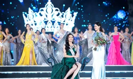 Tân Hoa hậu Thế giới Việt Nam 2019 rạng ngời trên ghế đăng quang