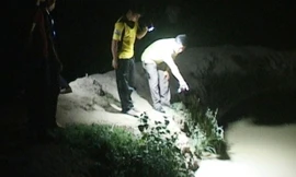 Ao cá ở nhà chị Xơm sâu hơn 1 m khiến 2 cháu nhỏ bị đuối nước sau khi rơi xuống. Ảnh: Công Sang.