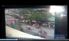 Nữ công nhân “hạ gục” tên cướp giật dây chuyền trên phố