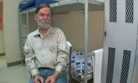 Cuộc đời người đàn ông vô gia cư đã thay đổi khi bỗng dưng phát hiện tài khoản ngân hàng bị lãng quên.