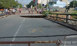 Sốc với hiện trường cây cầu bị sập ở Sài Gòn