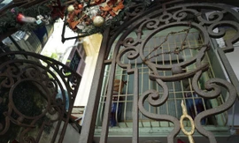 Dấu ấn Hà Nội xưa qua những khung cửa sắt còn sót lại