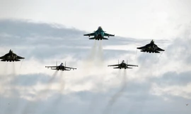 Phi đội tiêm kích tối tân Nga nhào lộn trên bầu trời Moscow