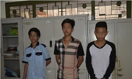 Bắt nhóm học sinh cả gan chặn xe khách 'xin đểu'