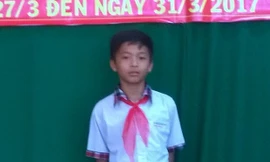 Em Võ Minh Thông vừa đoạt giải Nhất cuộc thi Sáng tạo thanh thiếu niên, nhi đồng tỉnh Vĩnh Long năm 2017.