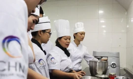 Học làm bánh - nghề tiềm năng trong cuộc sống hiện đại