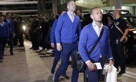 Sneijder cầm đầu nhóm trốn trại đi chơi