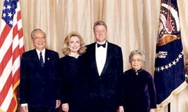 Những bức ảnh hiếm của nguyên Chủ tịch nước Lê Đức Anh và nguyên thủ các nước