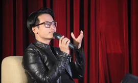 Ca sĩ Hà Anh Tuấn dành lời khuyên cho sinh viên trẻ (ảnh Lý Nguyên)