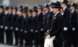 Vẻ đẹp của những 'bông hồng thép' trong quân đội các nước